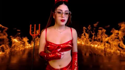 Snapshot of pleasure_vibes023 chatting on 31, 10, 2025 JUAN AND JULI online show from 31, 10, 2025