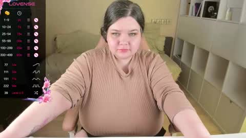 Snapshot of plum_pie__ chatting on 10, 11, 2025 Alice online show from 10, 11, 2025