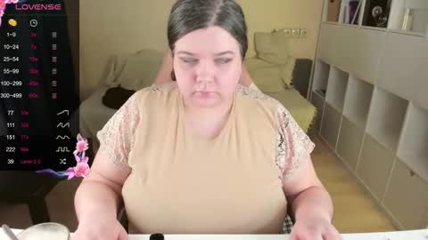 Snapshot of plum_pie__ chatting on 23, 11, 2025 Alice online show from 23, 11, 2025