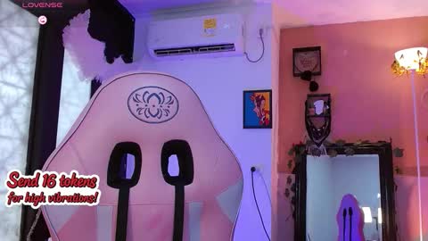 Snapshot of poison_liv chatting on 12, 3, 2026 poison_liv online show from 12, 3, 2026