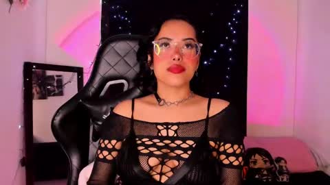 Willow                      Hours 12pm to 630pm Colombian time FRIDAY AND SUNDAY FREE DAYS online show from 6, 3, 2025