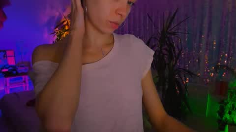 Snapshot of poli__ chatting on 20, 11, 2025 Martha online show from 20, 11, 2025