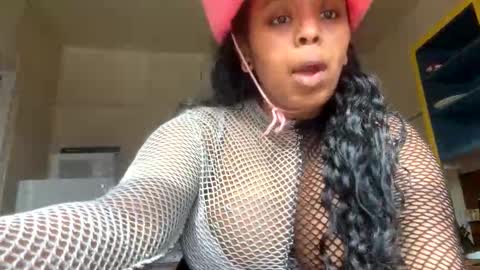 Snapshot of popp_i chatting on 23, 11, 2025 popp_i online show from 23, 11, 2025