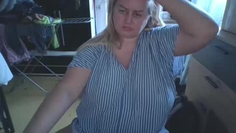 MelissOfficial online show from 9, 2, 2025