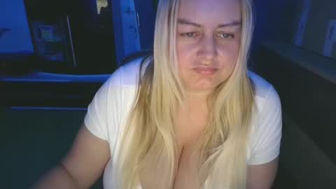 MelissOfficial online show from 16, 2, 2025