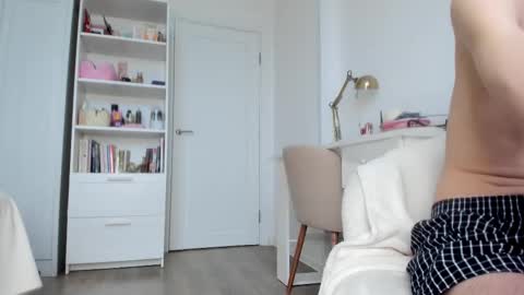 Bella  online show from 4, 12, 2025