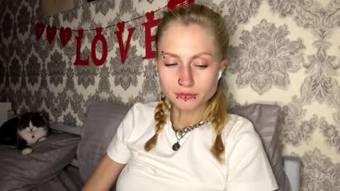 Snapshot of porshes chatting on 14, 10, 2025 HERES SILVIA AND OlIVIA WELCOME EVERYONE LOVENSE DOMI REACT TO YOUR TIPS LETS MAKE A GREAT SHOW TOGETHER online show from 14, 10, 2025