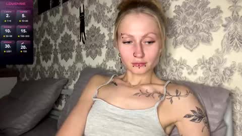 Snapshot of porshes chatting on 16, 11, 2025 HERES SILVIA AND OlIVIA WELCOME EVERYONE LOVENSE DOMI REACT TO YOUR TIPS LETS MAKE A GREAT SHOW TOGETHER online show from 16, 11, 2025