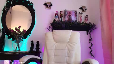 Snapshot of posigore chatting on 31, 10, 2025 Anna Goth independient model online show from 31, 10, 2025