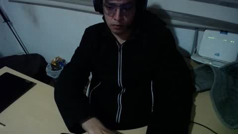 Snapshot of powerfulzeus2 chatting on 6, 1, 2026 powerfulzeus2 online show from 6, 1, 2026