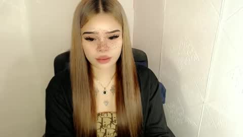 MAXXINE online show from 4, 3, 2025