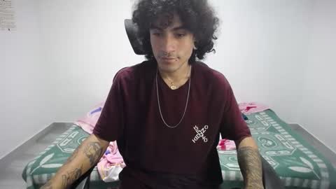 Snapshot of present_the_magic chatting on 8, 10, 2025 Plux online show from 8, 10, 2025