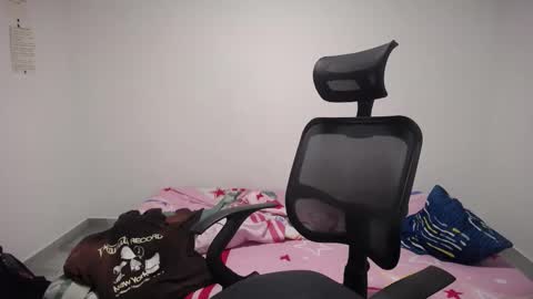 Snapshot of present_the_magic chatting on 11, 10, 2025 Plux online show from 11, 10, 2025