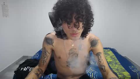 Snapshot of present_the_magic chatting on 16, 10, 2025 Plux online show from 16, 10, 2025