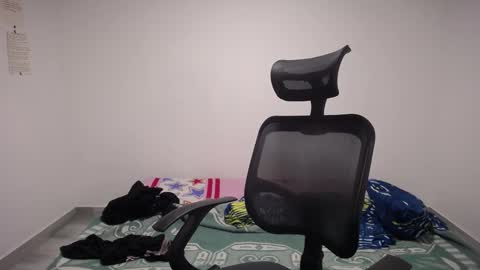 Snapshot of present_the_magic chatting on 17, 10, 2025 Plux online show from 17, 10, 2025