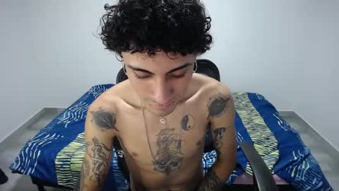 Snapshot of present_the_magic chatting on 21, 10, 2025 Plux online show from 21, 10, 2025