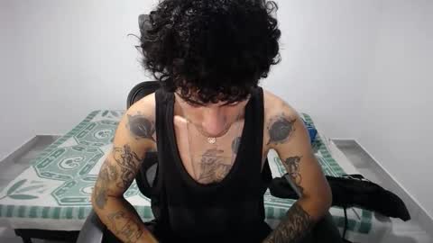 Snapshot of present_the_magic chatting on 22, 10, 2025 Plux online show from 22, 10, 2025