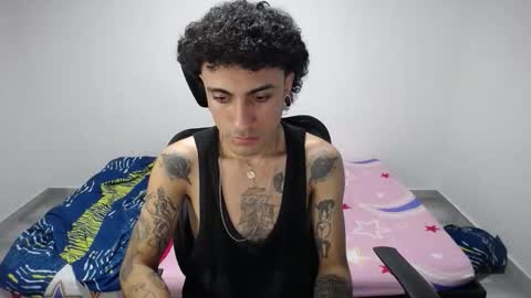 Snapshot of present_the_magic chatting on 24, 10, 2025 Plux online show from 24, 10, 2025