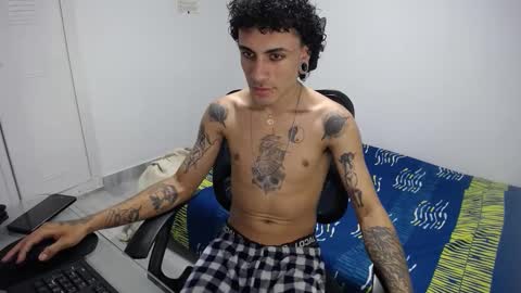 Snapshot of present_the_magic chatting on 25, 10, 2025 Plux online show from 25, 10, 2025