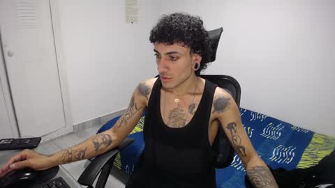 Snapshot of present_the_magic chatting on 27, 10, 2025 Plux online show from 27, 10, 2025