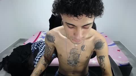 Snapshot of present_the_magic chatting on 30, 10, 2025 Plux online show from 30, 10, 2025