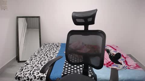 Snapshot of present_the_magic chatting on 6, 11, 2025 Plux online show from 6, 11, 2025