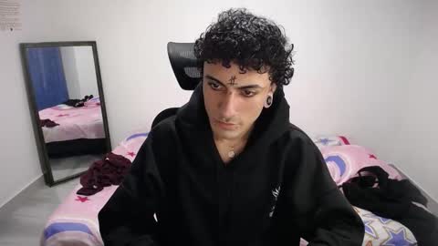 Snapshot of present_the_magic chatting on 7, 11, 2025 Plux online show from 7, 11, 2025