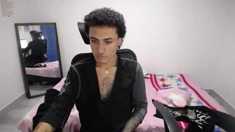 Snapshot of present_the_magic chatting on 10, 11, 2025 Plux online show from 10, 11, 2025