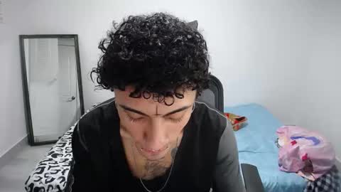 Snapshot of present_the_magic chatting on 13, 11, 2025 Plux online show from 13, 11, 2025