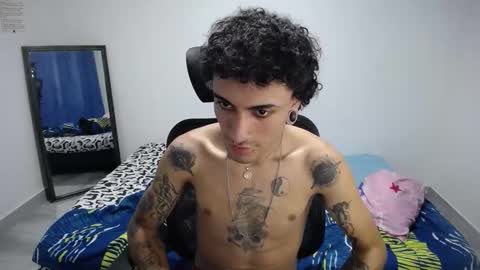 Snapshot of present_the_magic chatting on 15, 11, 2025 Plux online show from 15, 11, 2025