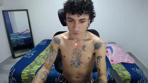 Snapshot of present_the_magic chatting on 17, 11, 2025 Plux online show from 17, 11, 2025