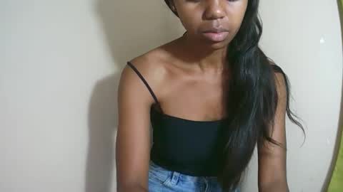 Snapshot of prettiethalia chatting on 18, 10, 2025 prettiethalia online show from 18, 10, 2025