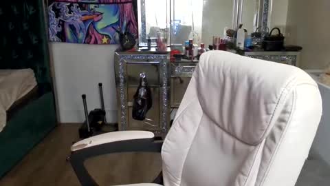 Yasmine pretty online show from 2, 1, 2025