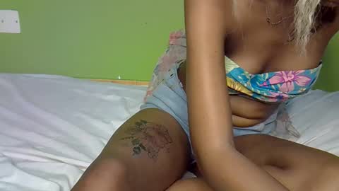 Snapshot of pretty_g2 chatting on 15, 10, 2025 pretty_g2 online show from 15, 10, 2025