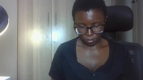 pretty_kemmy online show from 14, 9, 2025