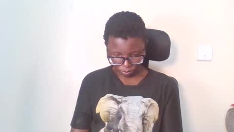 pretty_kemmy online show from 19, 9, 2025