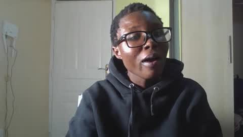 pretty_kemmy online show from 7, 10, 2025