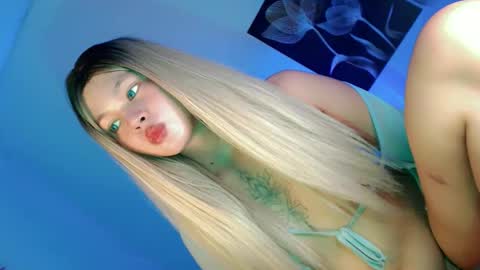 Snapshot of pretty_little_baby28 chatting on 23, 10, 2025 Flor online show from 23, 10, 2025