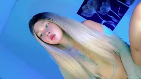 Snapshot of pretty_little_baby28 chatting on 26, 10, 2025 Flor online show from 26, 10, 2025