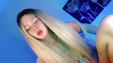 Snapshot of pretty_little_baby28 chatting on 28, 10, 2025 Flor online show from 28, 10, 2025