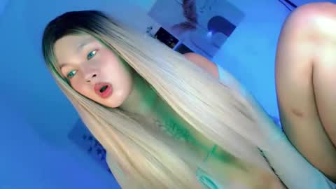 Snapshot of pretty_little_baby28 chatting on 31, 10, 2025 Flor online show from 31, 10, 2025