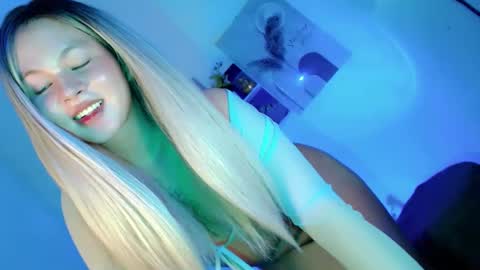 Snapshot of pretty_little_baby28 chatting on 9, 11, 2025 Flor online show from 9, 11, 2025