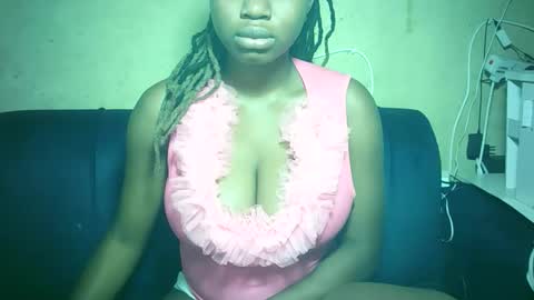 pretty_milan online show from 19, 12, 2025