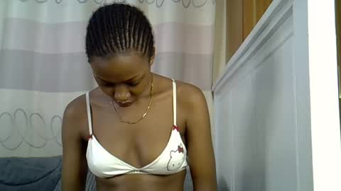 pretty_petite24 online show from 5, 1, 2025