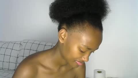 Snapshot of pretty_queennie chatting on 18, 11, 2025 Pretty doll online show from 18, 11, 2025