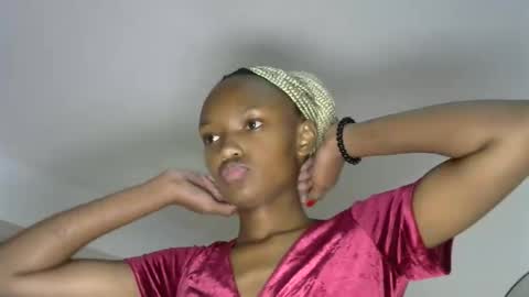 Snapshot of pretty_queennie chatting on 19, 11, 2025 Pretty doll online show from 19, 11, 2025