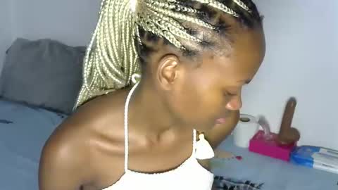 Snapshot of pretty_queennie chatting on 23, 11, 2025 Pretty doll online show from 23, 11, 2025