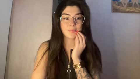 Snapshot of pretty_regina333 chatting on 14, 2, 2025 Regina online show from 14, 2, 2025