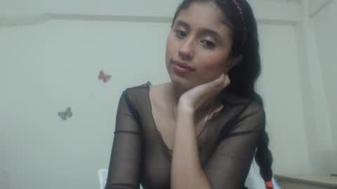 Snapshot of pretty_rose_ chatting on 2, 3, 2025 Rose online show from 2, 3, 2025