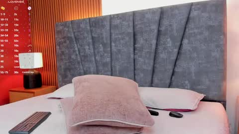 Daisy Flower online show from 19, 2, 2025